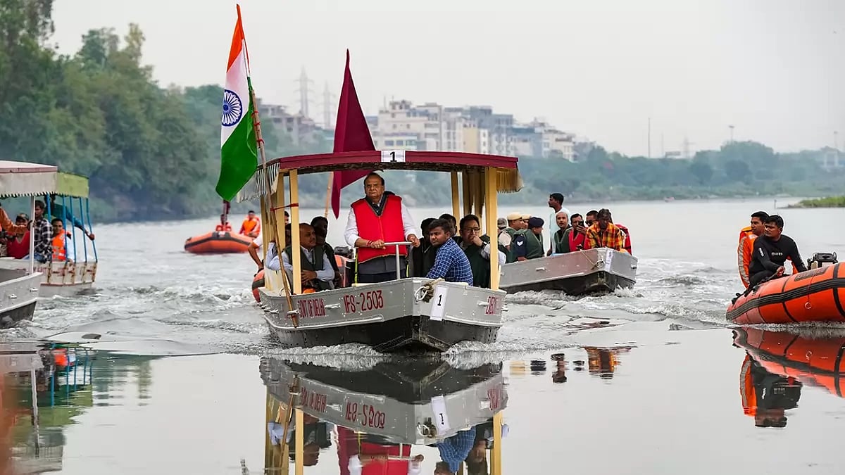 LG Saxena reviews Yamuna Rejuvenation Project