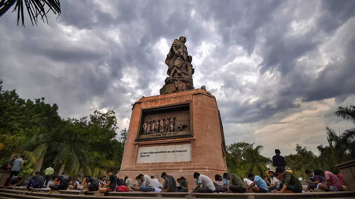 Weather: Dark clouds in Patna