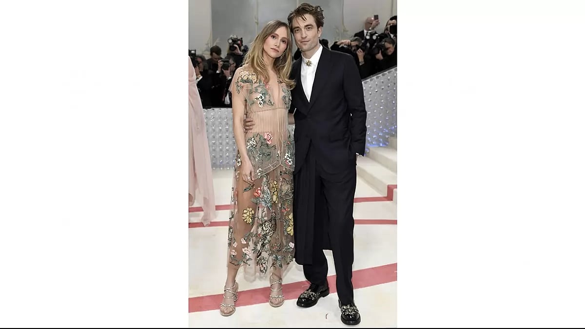 Suki Waterhouse and Robert Pattinson