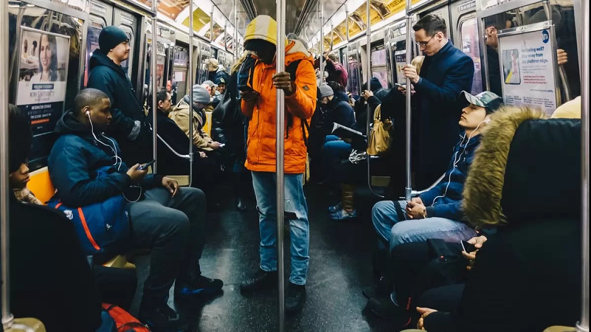 shooting inside subway in Chicago