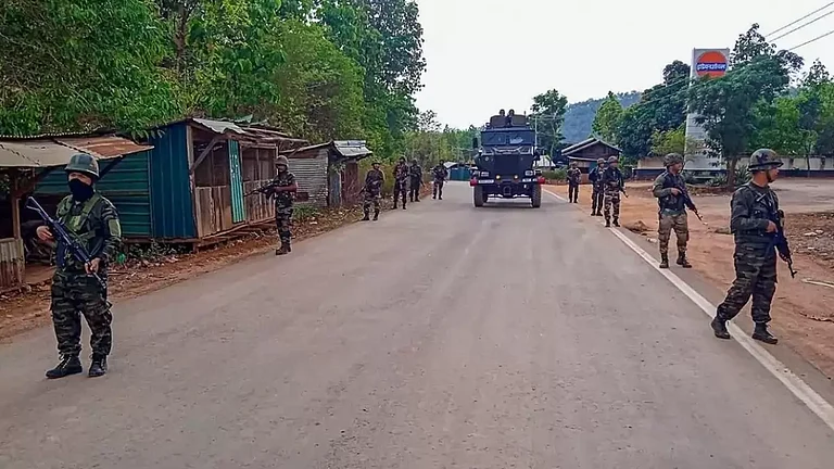 Army and Assam Rifles personnel deployed to control violence-hit Manipur - null