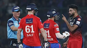 Warner, centre, tries to restore peace after Siraj engaged in an argument with Salt on Saturday.