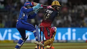Despite losing Kohli early, Du Plessis and Maxwell anchored the RCB innings.