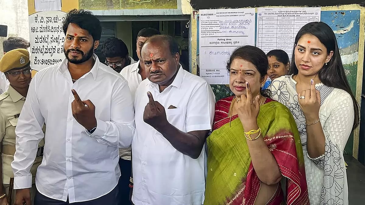 Karnataka Assembly polls: HD Kumaraswamy votes