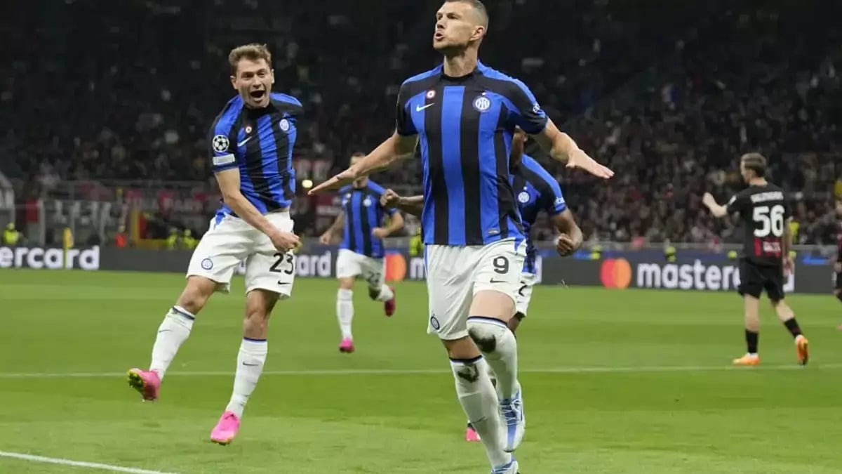 Edin Dzeko (r) scored in the 8 minute as Inter got the better of their city rivals, AC Milan.