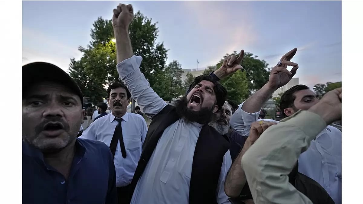 Supporters of Pakistans former Prime Minister Imran Khan