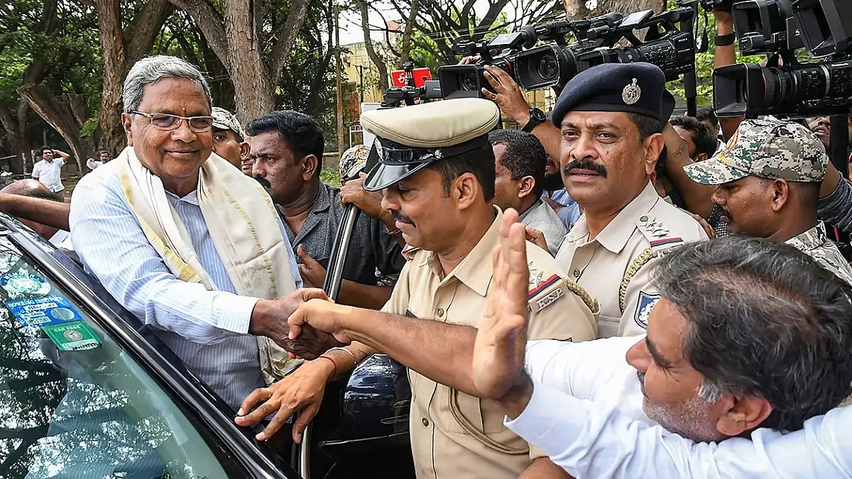 Karnataka Elections: Siddaramaiah with supporters
