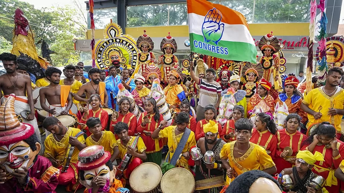 Karnataka polls: Cong celebrates in Bengaluru