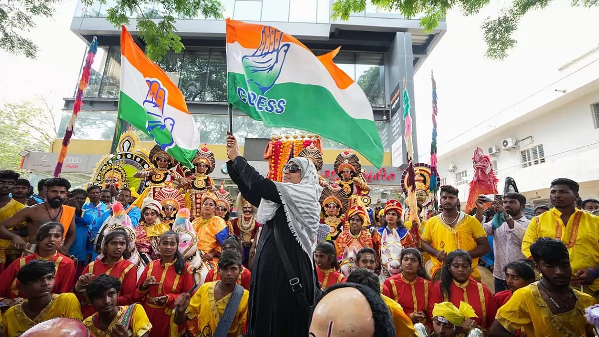 Karnataka polls: Cong celebrates in Bengaluru