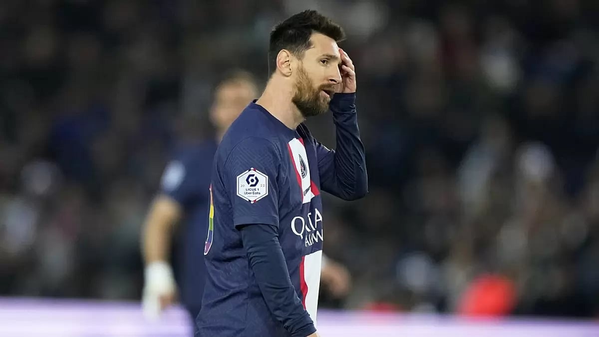 Messi reacts after a missed goal-scoring chance against Ajaccio on Saturday.