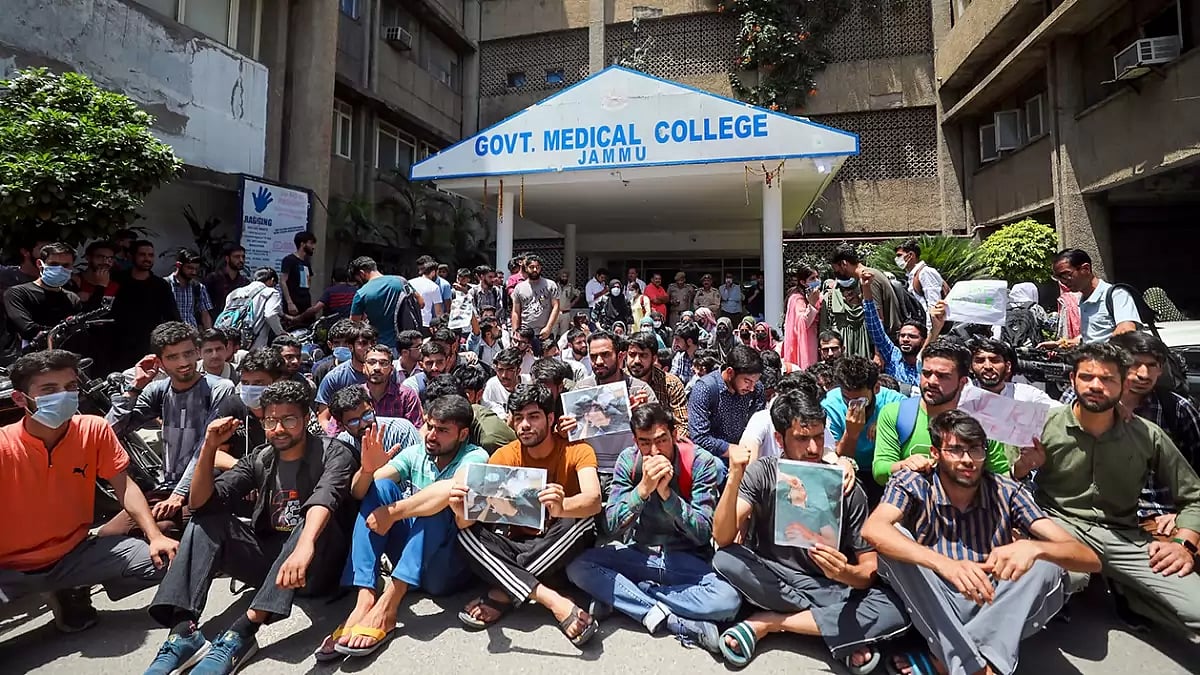 Medical students protest in Jammu