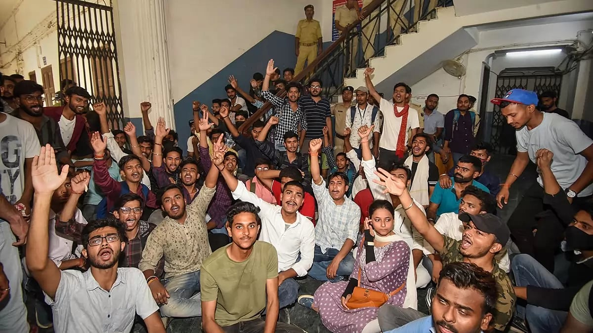 Vanijya Mahavidyalaya students protest