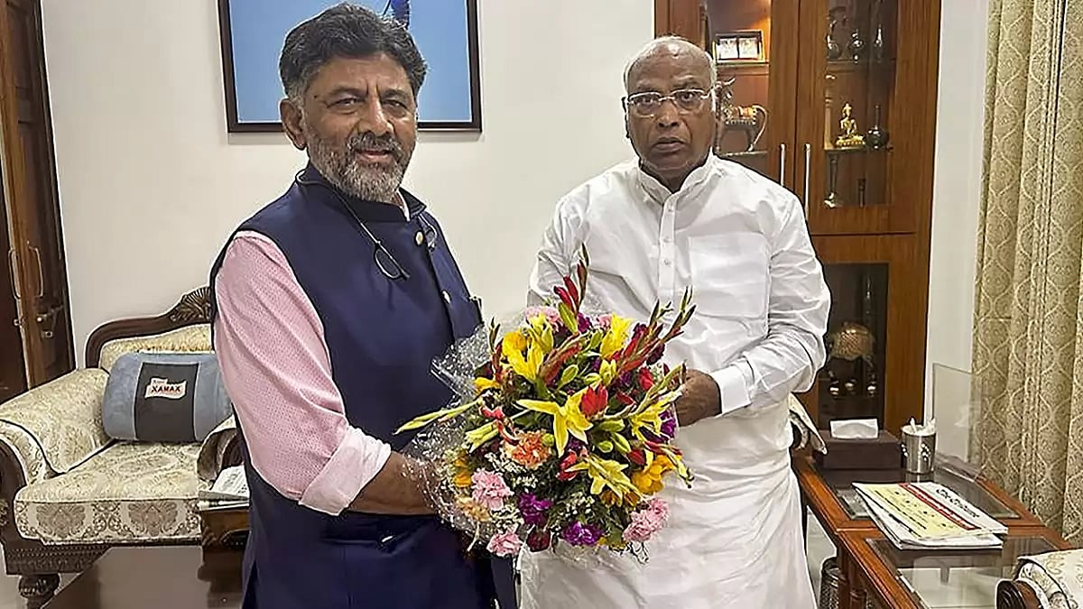 DK Shivakumar meets Mallikarjun Kharge