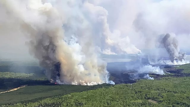 Southern California Firefighters Battle 3 Wildfires Amid Hot, Dry Weather