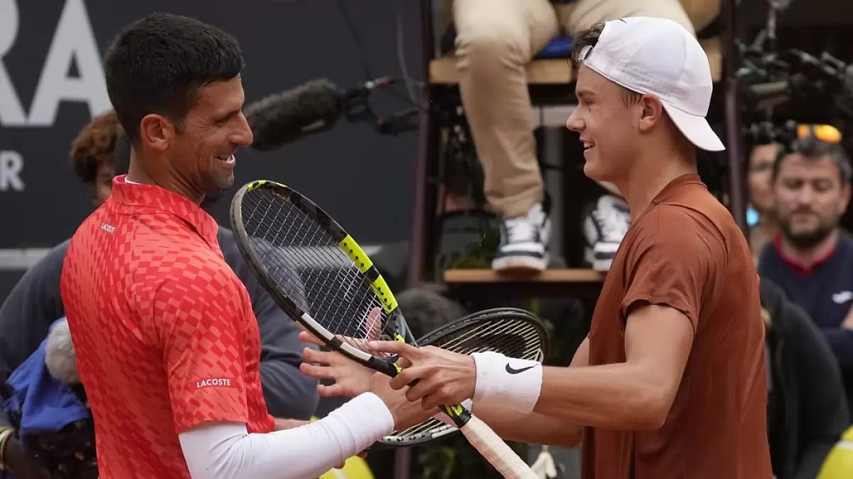 Rune is congratulated by Djokovic after their match in Rome on Wednesday.