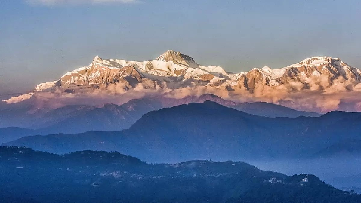 Yuwei peak and Annapurna group peak and sunrise on Mount saranko, Pokhara, Nepal, December 8, 2019. - null