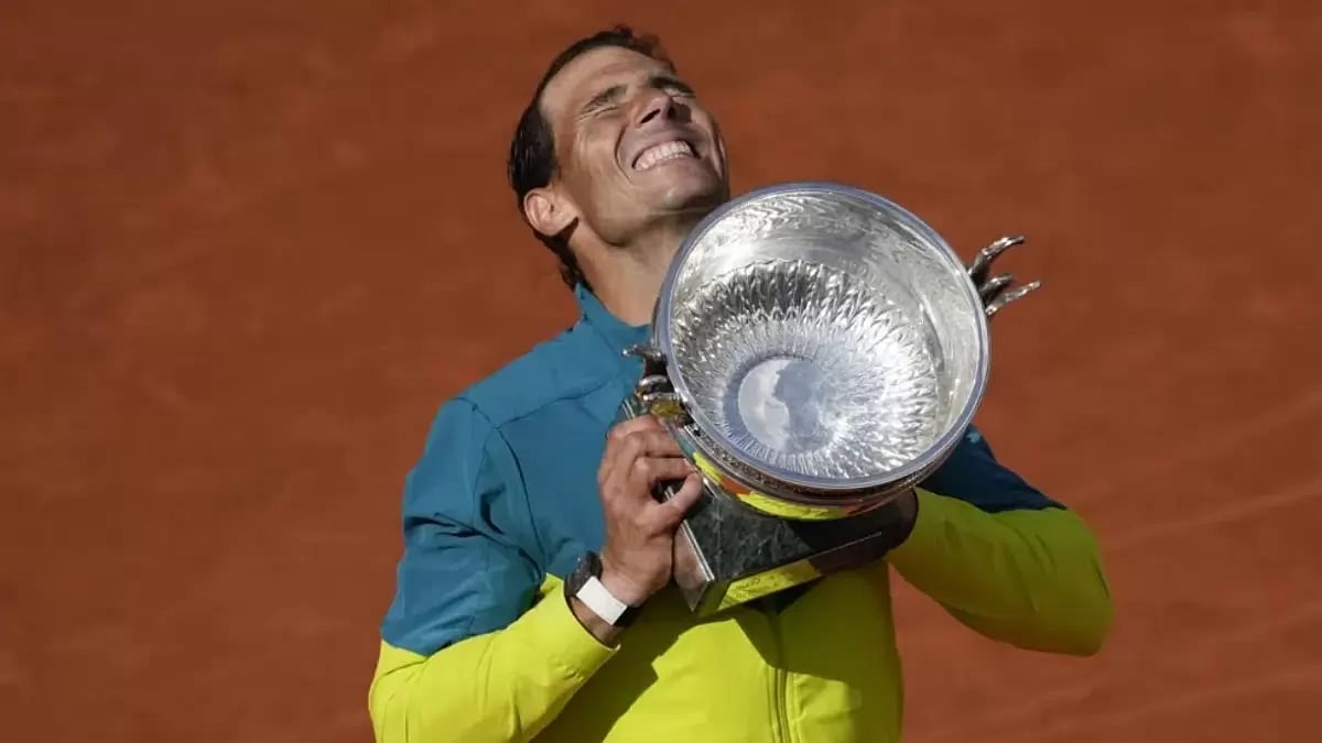 Nadal celebrates his 2022 Roland Garros title win after defeating Casper Ruud 6-3, 6-3, 6-0.