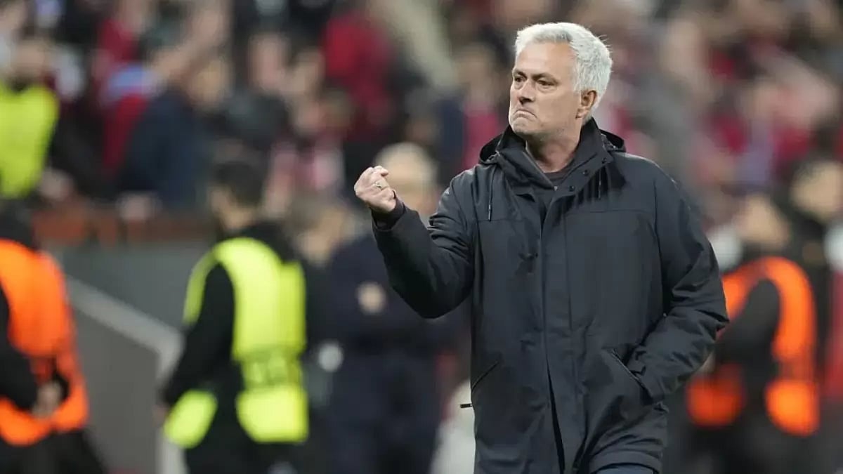 Jose Mourinho celebrates Roma's win against Leverkusen on Thursday.