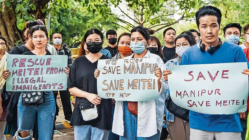 Manipuris raising slogans at Jantar Mantar