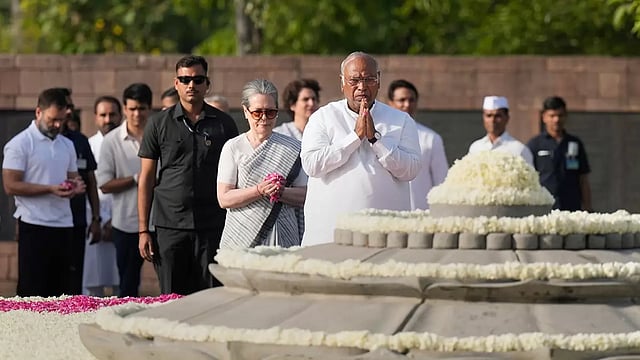 Tributes Paid To Former PM Rajiv Gandhi On His Death Anniversary