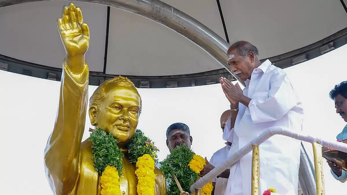 Rajiv Gandhis death anniversary