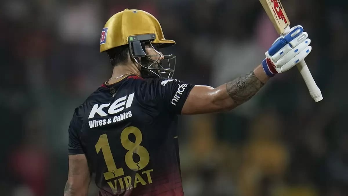 Kohli raises his bat after reaching his hundred against GT in Bengaluru on Sunday.