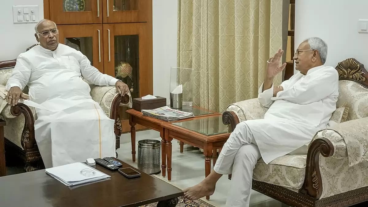 Nitish Kumar meets Mallikarjun Kharge