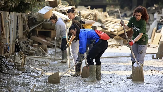 Floods In Italy Kill 14, Force 36,000 To Leave Home For Safer Places
