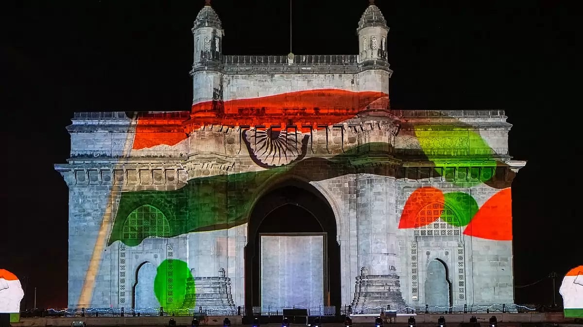 G20 delegates visit Gateway of India