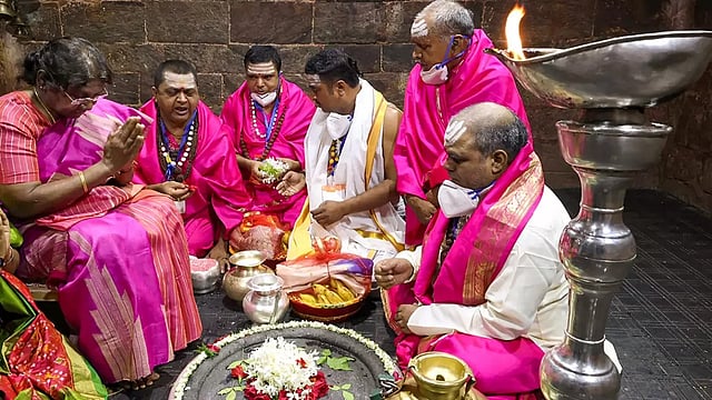 President Murmu Pays Obeisance At Baba Baidyanath Temple In Jharkhand's Deoghar