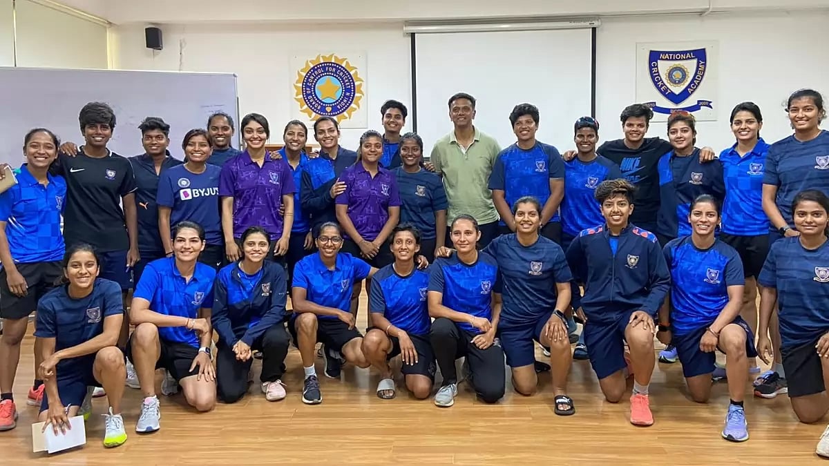 The Indian women's team posing with men's national coach, Rahul Dravid (c).