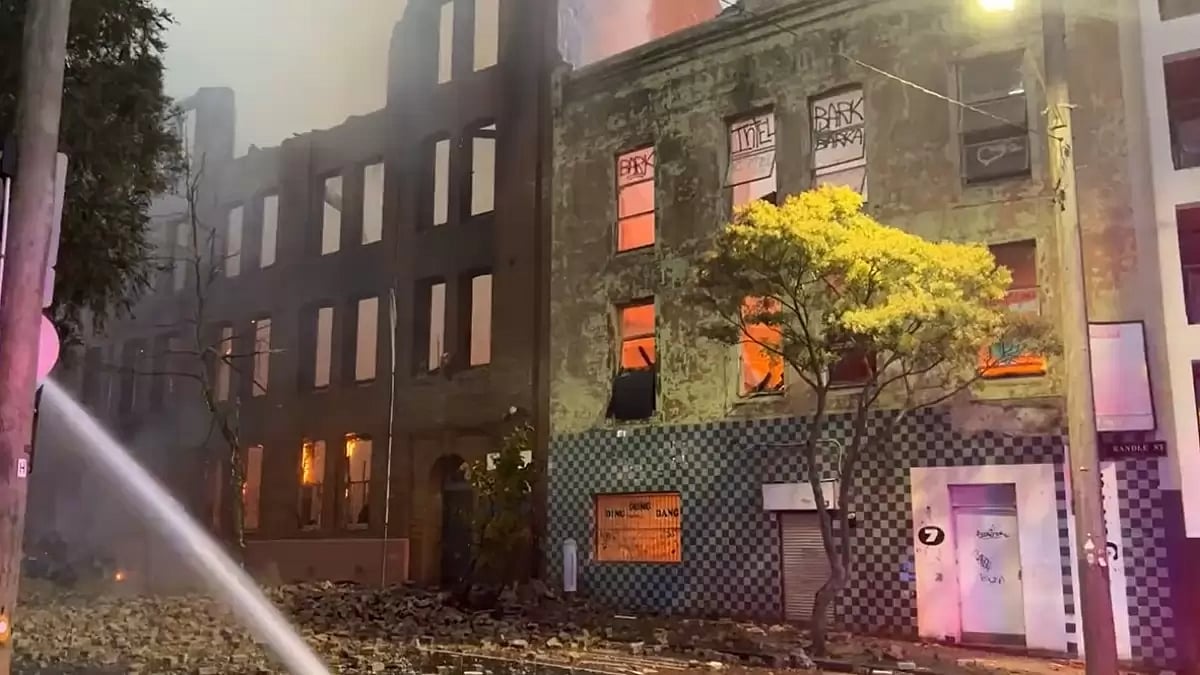 Fire breaks out in Sydney's Surry Hills