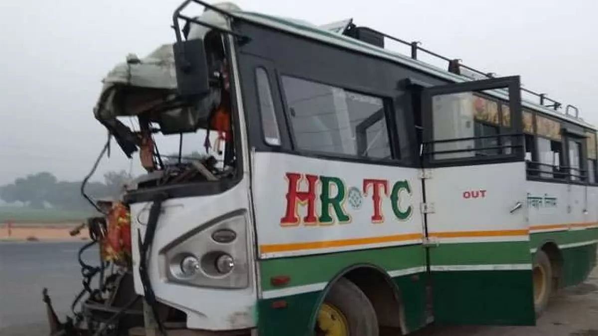bus rams into the hill in rantara 
