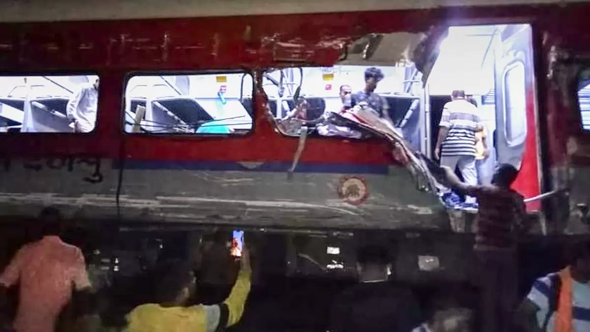 Rescue operation being conducted after four coaches of the Coromandel Express derailed after a head.