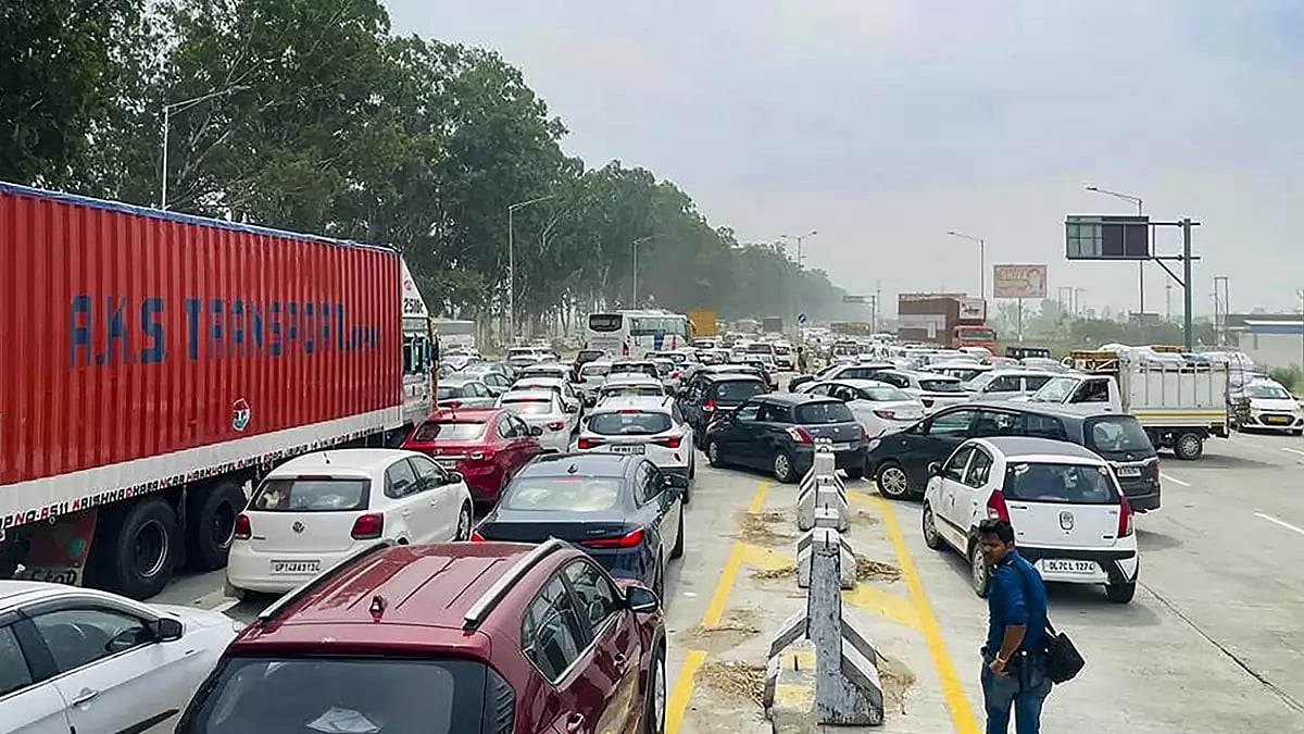 Traffic jam in Hapur