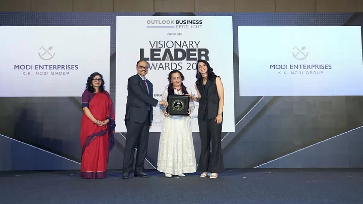 Dr. Bina Modibeing honoured with the 'Most Inspiring Woman in Business' award by Outlook