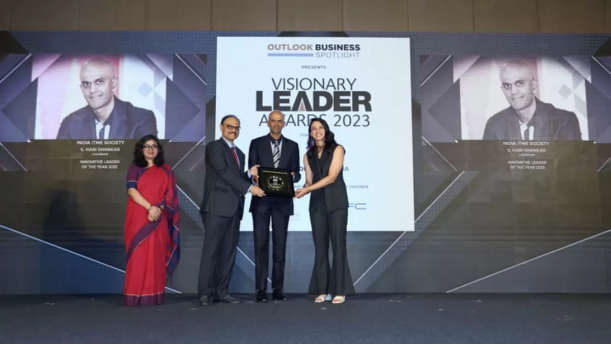 Mr. S Hari Shankar crowned Innovative Leader Of The Year In Textile Engineering