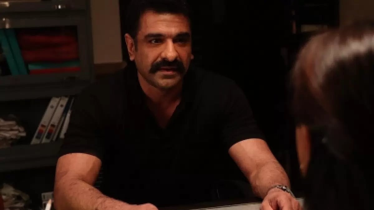Eijaz Khan 