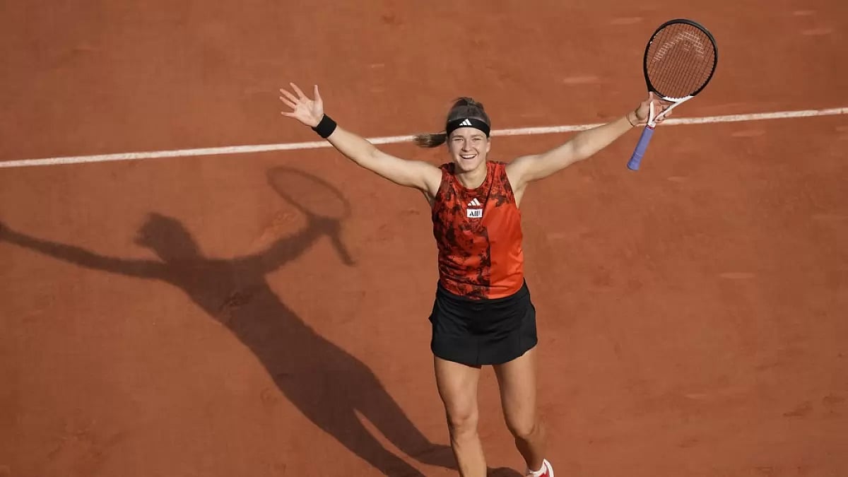 Muchova celebrates her semi-finals victory over Sabalenka in Paris on Thursday.