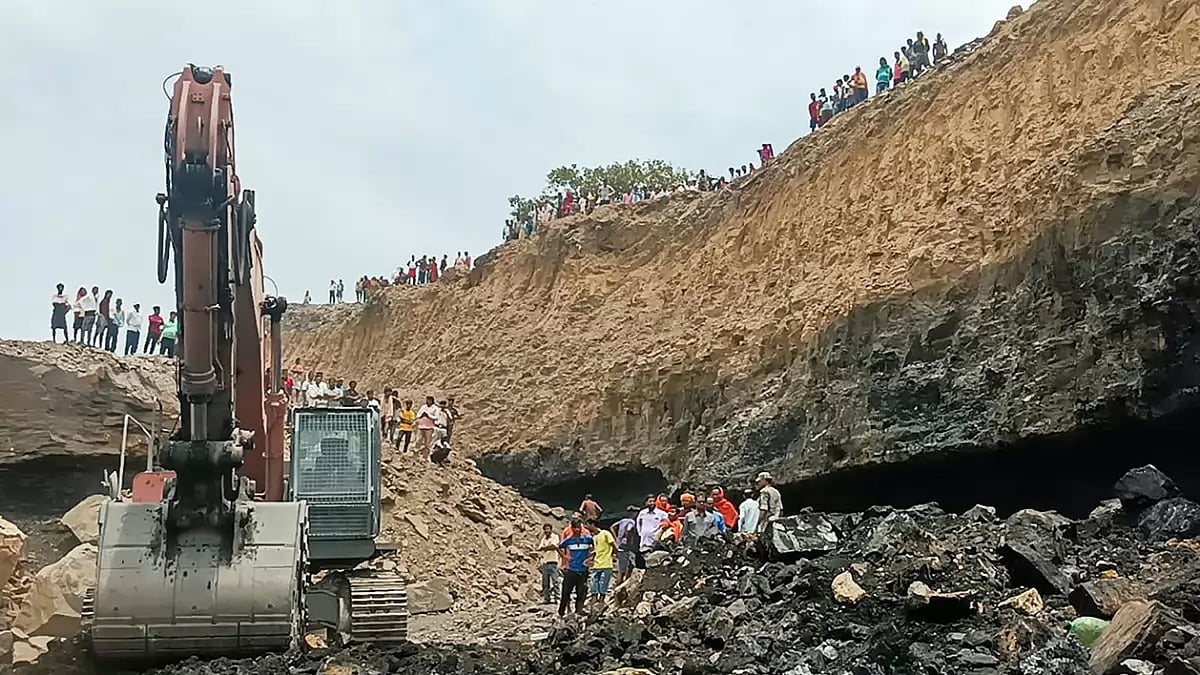 Illegal coal mine collapses near Dhanbad