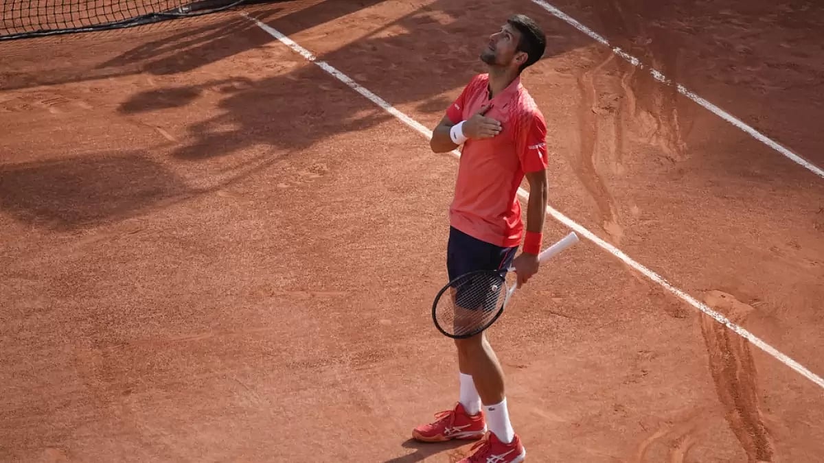 Djokovic celebrates his win over Alcaraz in Paris on Friday.