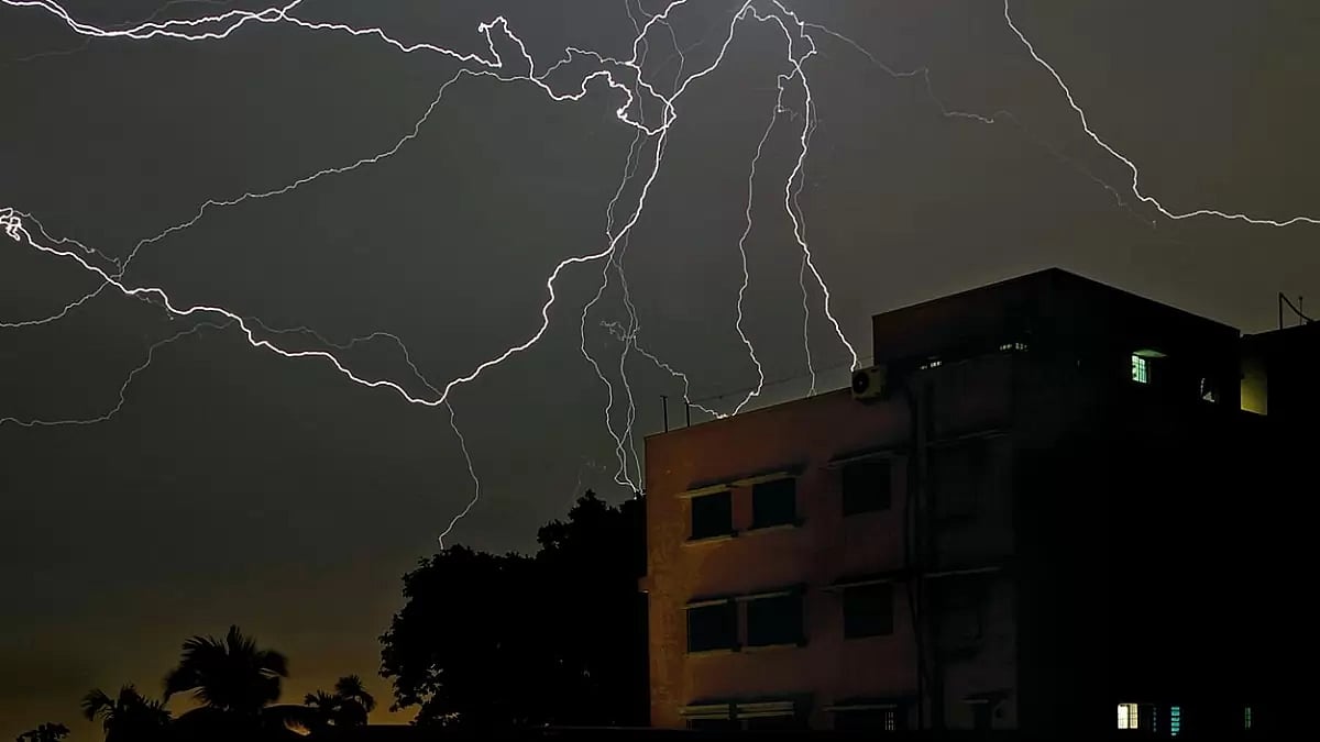 Rainy Nights: “And then sometimes it rains back here at home in slow pauses, crawling like a reptile on a blurry morning of October’s Instagram reel—making me curse its itorpona, often”