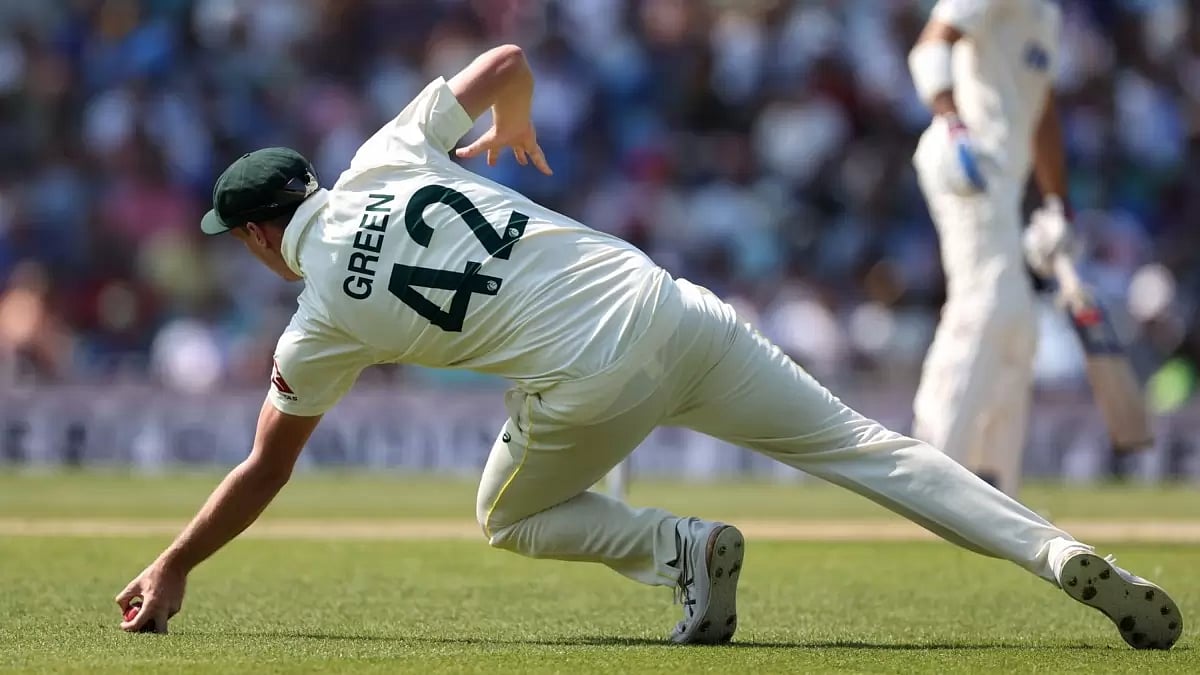 Cameron Green takes the catch of Shubman Gill.
