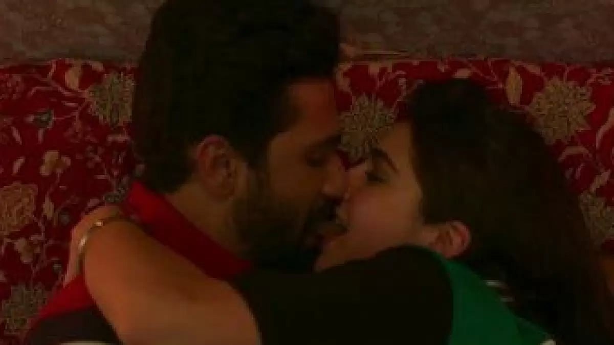 Vicky Kaushal And Sara Ali Khan In A Still From 'Zara Hatke Zara Bachke'