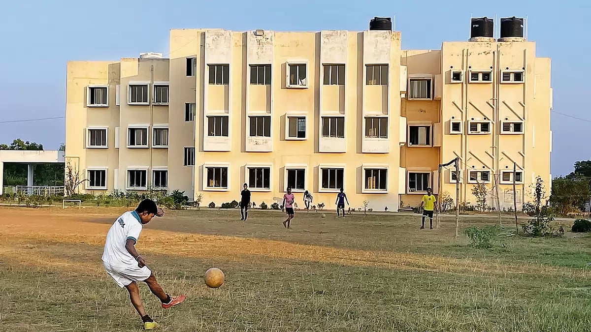 Can The Eklavya Model Work?