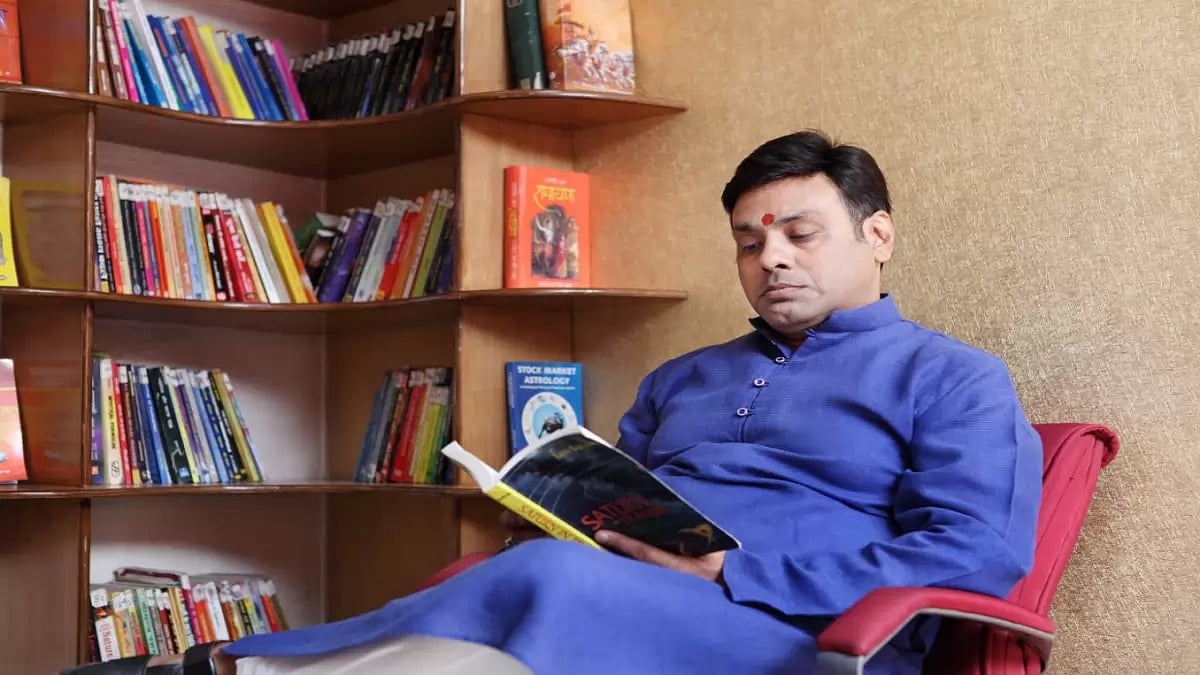 Astrologer Vinay Bajrangi