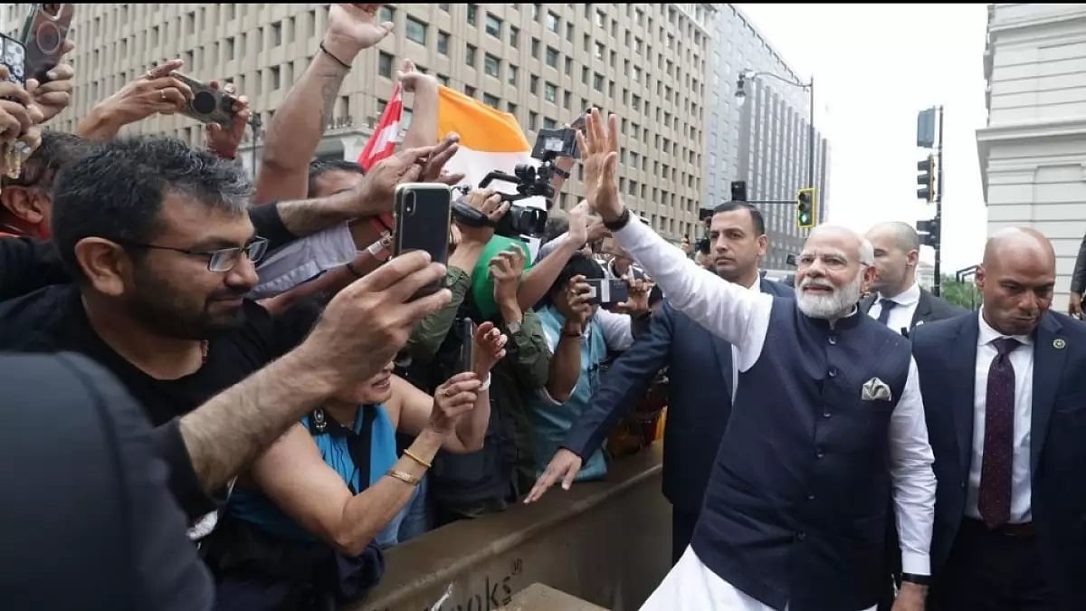 PM Modi reaches Washington where he is greeted and welcomed by Indians.
