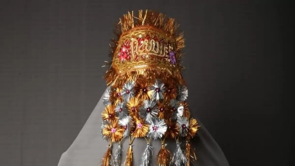 Much like the Mauri, the sehra is a also a part of traditional Bihari weddings.