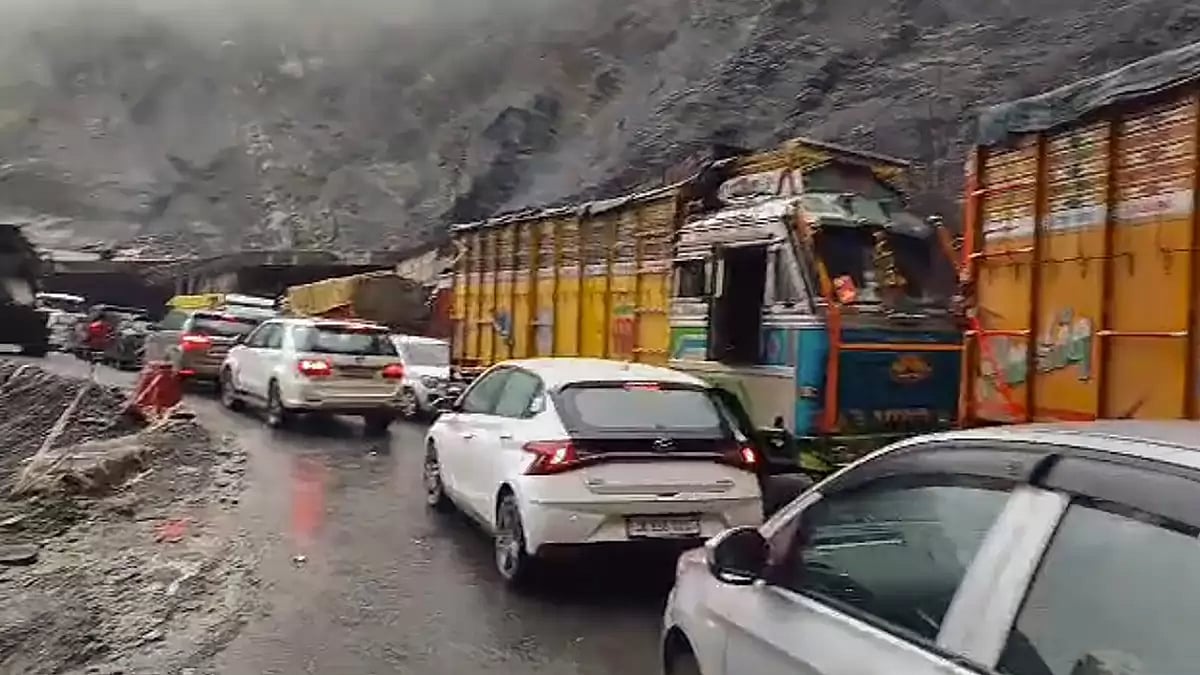 Jammu-Srinagar highway blocked due to landslides