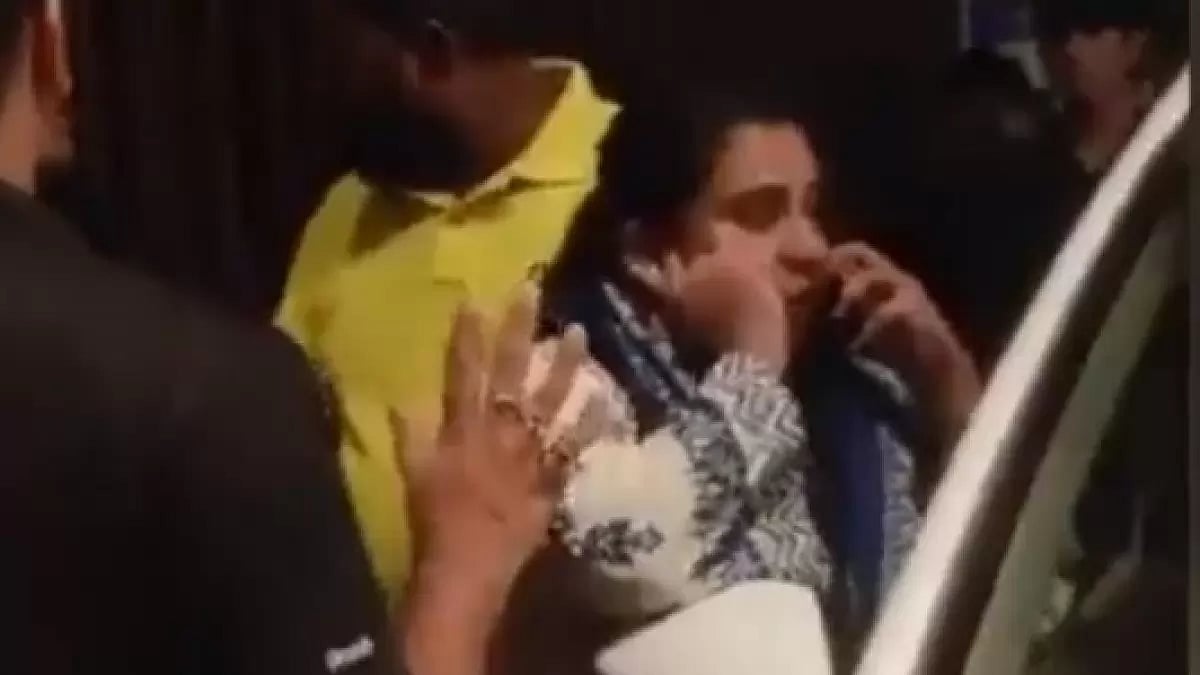 Woman seen in the video where she was spreading false information about mob lynching in Mumbai